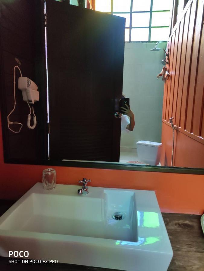 Tamarind Guesthouse Пра Након Си Аютая Екстериор снимка