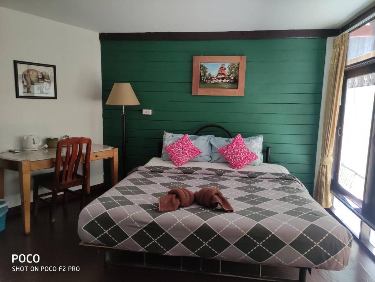 Tamarind Guesthouse Пра Након Си Аютая Екстериор снимка