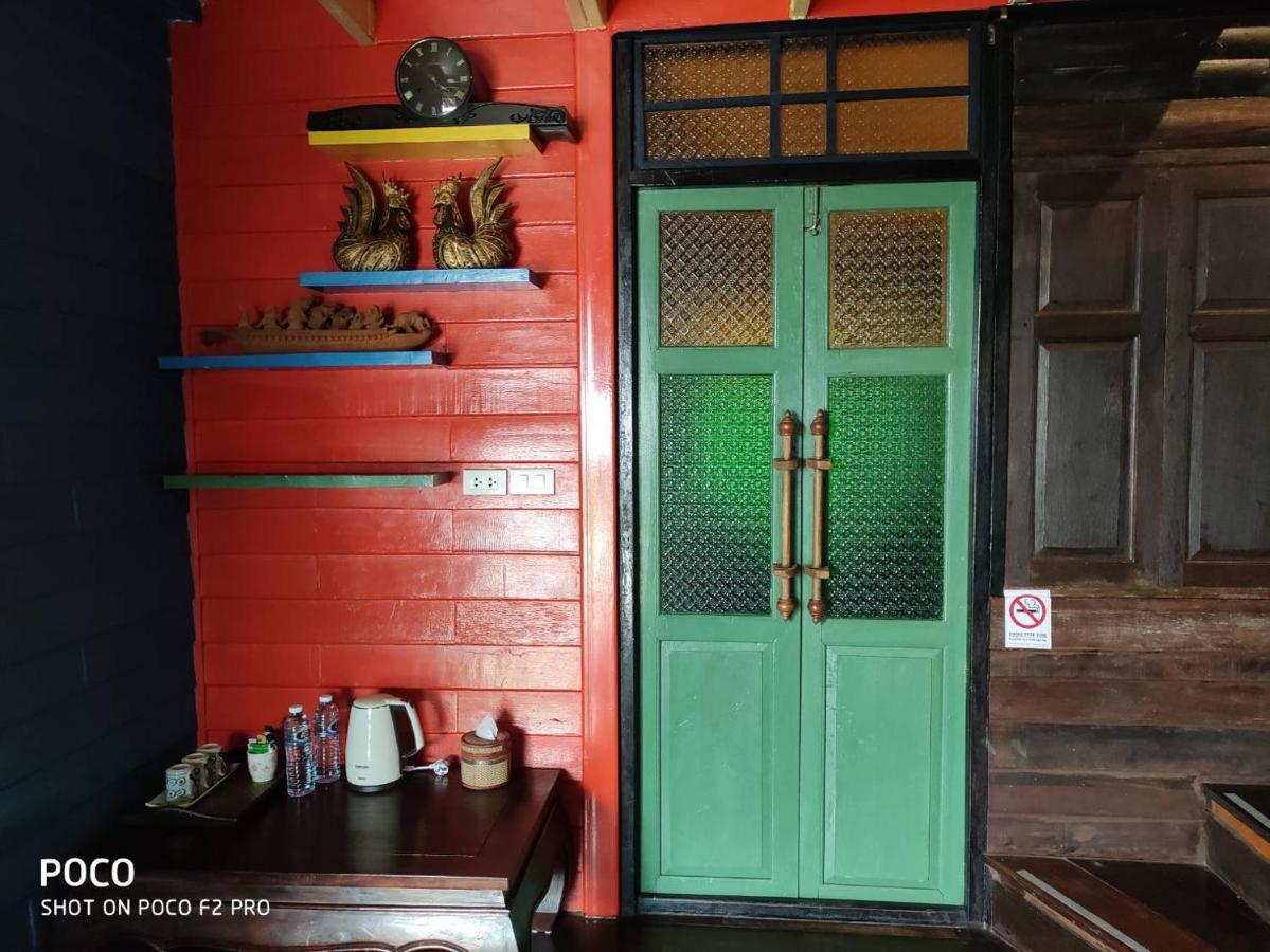 Tamarind Guesthouse Пра Након Си Аютая Екстериор снимка